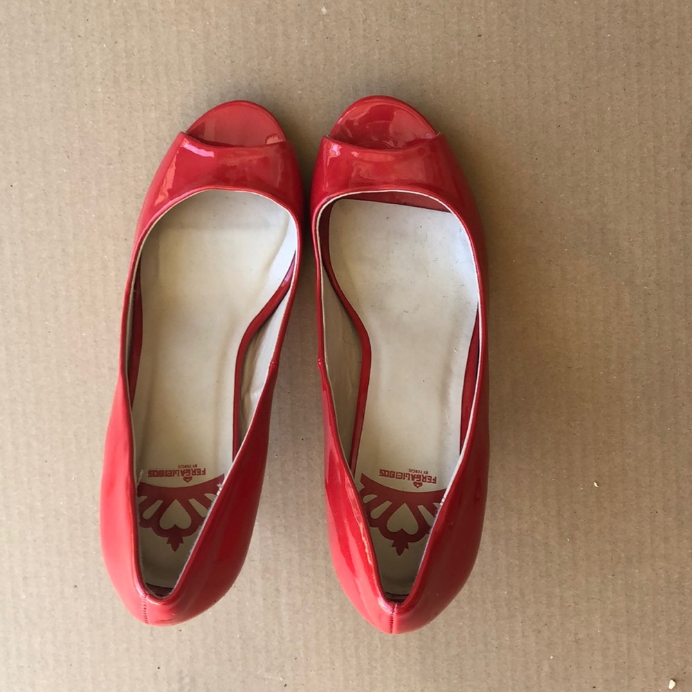 Fergalicios open toe sandals size 7.5 never worn